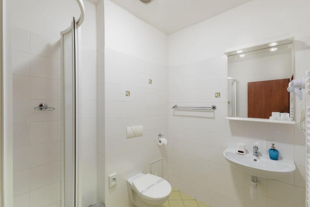 Room image 3