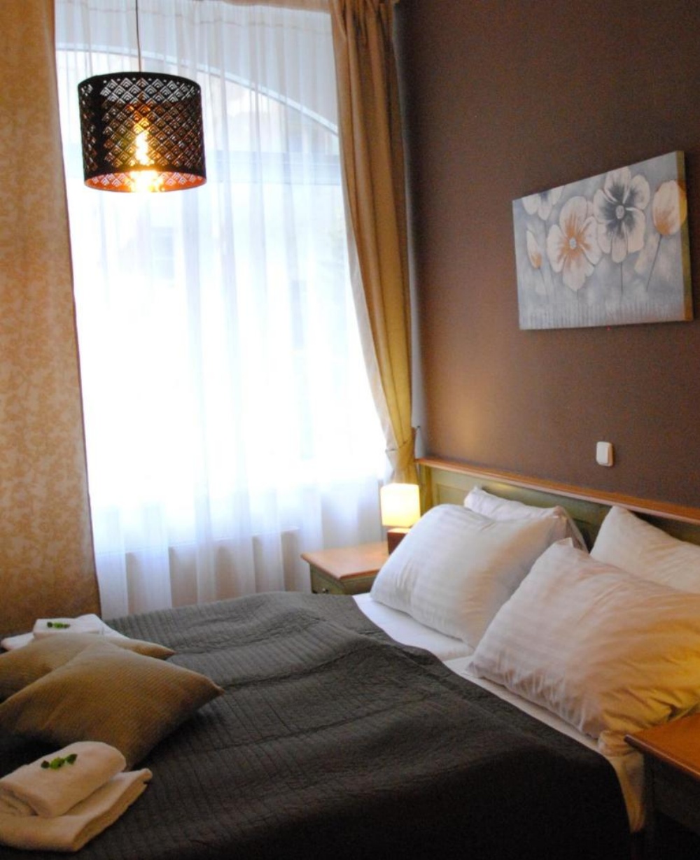 Room image 4